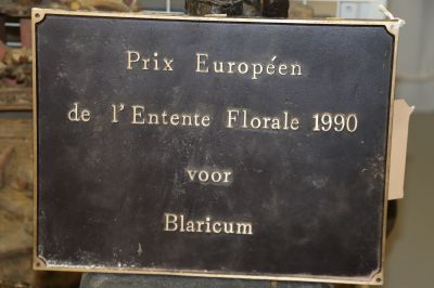 bronzen sierplaquette met inscriptie 'Prix Europeén de l'entente florale 1990'